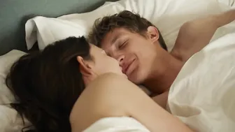 Megan Northam, Anna Linhartová, Fotinì Peluso - Greek Salad (Salade grecque) s01e03-07 (2023)