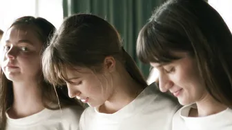 Mina Svajger, Jara Sofija Ostan - Kaj ti je deklica (2025)