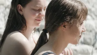 Mina Svajger, Jara Sofija Ostan - Kaj ti je deklica (2025)