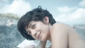 Emma Laird, Zar Amir Ebrahimi - Satisfaction (2025)