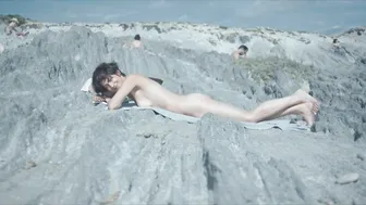 Emma Laird, Zar Amir Ebrahimi - Satisfaction (2025)