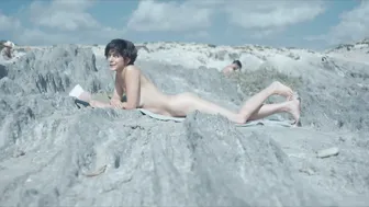 Emma Laird, Zar Amir Ebrahimi - Satisfaction (2025)