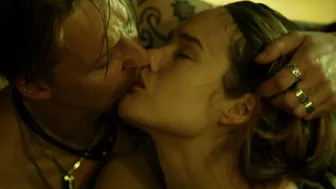 Jessica Grabowsky, Dorte Roemer, Jenni Utriainen – 8-Pallo (2013)