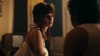 Lola Petticrew, Gillian Anderson - Trespasses s01e01-03 (2025)