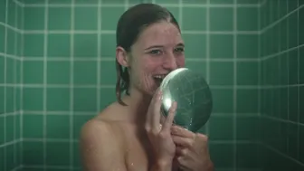 Svenja Jung, Hanna Hilsdorf - Naked s01e01-06 (2025)