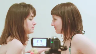 Melodie Bujold, Sandrine Farina - Buzz Mec Mag (2015)