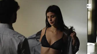 Anna Valle, Fotinì Peluso, Sofia Iacuitto, Chiara Pia Aurora - La compagnia del cigno s02 (2021)