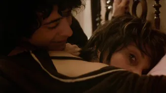 Marta Etura, Raquel Pérez, Cristina Rodríguez, Marisa Paredes - Frío sol de invierno (2004)