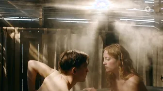 Aylin Tezel, Leonie Benesch - Der Club der singenden Metzger (2019)