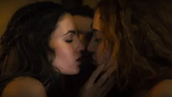 Jamaica Vaughan, Ivana Baquero - Spartacus House of Ashur s01e03 (2025)