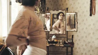 Lena Urzendowsky, Luise Heyer - In die Sonne schauen (2025)