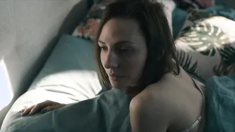 Anna Maria Mühe, Lena Schmidtke, Katharina Schüttler, Giannina Erfany-Far - Dogs of Berlin s01e01-10 (2018)