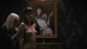 Almudena Amor, Karina Kolokolchykova, Vera Valdez - The Grandmother (La abuela) (2021)