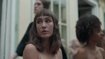 Almudena Amor, Karina Kolokolchykova, Vera Valdez - The Grandmother (La abuela) (2021)