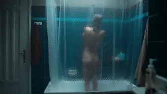 Almudena Amor, Karina Kolokolchykova, Vera Valdez - The Grandmother (La abuela) (2021)