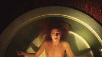 Alyzee Costes, Lola Creton, Henny Reents, Alice Belaïdi - Les papillons noirs s01e01-06 (2022)