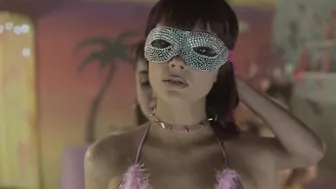 Ana Garibaldi, Camila Peralta, Tatu Glikman, Carolina Ramirez, Erika de Saatu, Valentina Zenere - In the Mud (En El Barro) s01e01-08 (2025)