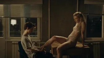 Elena Tronina, Lyubov Tolkalina, Lukerya Ilyashenko - Happy End s01e05 (2021)