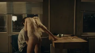 Elena Tronina, Lyubov Tolkalina, Lukerya Ilyashenko - Happy End s01e05 (2021)