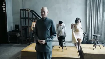 Valerie Pachner, Anna Maria Muhe – Die Neue Zeit s01e01 (2019)