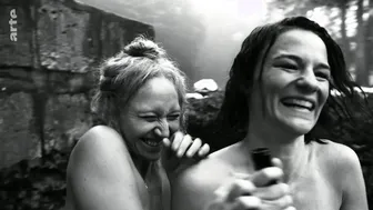 Valerie Pachner, Anna Maria Muhe – Die Neue Zeit s01e01 (2019)