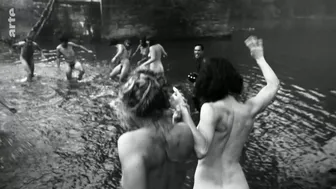 Valerie Pachner, Anna Maria Muhe – Die Neue Zeit s01e01 (2019)