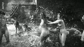 Valerie Pachner, Anna Maria Muhe – Die Neue Zeit s01e01 (2019)