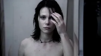 Barbora Bobulova, Brigitte Catillon, Chiara Picchi - La spettatrice (2004)