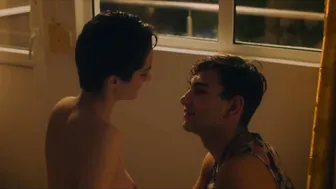 Noémie Merlant, Alexia Lefaix, Clara Lama-Schmit, Sanda Codreanu - Mi iubita, mon amour (2021)