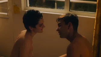 Noémie Merlant, Alexia Lefaix, Clara Lama-Schmit, Sanda Codreanu - Mi iubita, mon amour (2021)