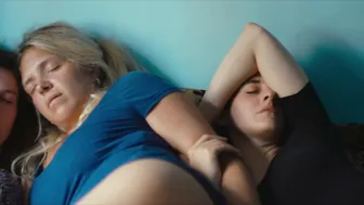 Noémie Merlant, Alexia Lefaix, Clara Lama-Schmit, Sanda Codreanu - Mi iubita, mon amour (2021)