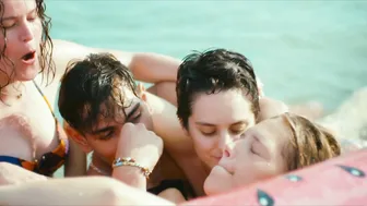 Noémie Merlant, Alexia Lefaix, Clara Lama-Schmit, Sanda Codreanu - Mi iubita, mon amour (2021)