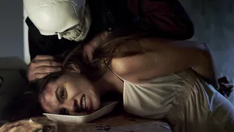 Estrella Solis, Scarlet Gruber - El desconocido la historia de El Cholo Adrian (2018)