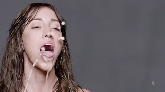 Fernanda Romero, Melissa Barrera, Fátima Molina - El Hotel (2016)