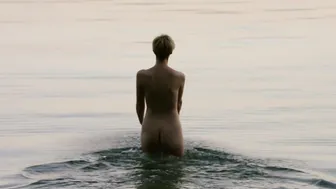 Elizabeth Debicki – The Night Manager s01e03 (2016)