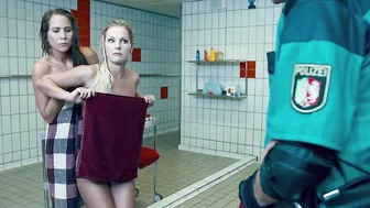 Ivonne Schönherr, Miriam Vollath, Franka Much, Luise Bähr, Kirstin Hesse, Kordula Kohlschmitt, Yaz Canli, Annina Ucatis - Die Superbullen - Sie kennen keine Gnade (2011)