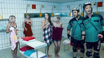 Ivonne Schönherr, Miriam Vollath, Franka Much, Luise Bähr, Kirstin Hesse, Kordula Kohlschmitt, Yaz Canli, Annina Ucatis - Die Superbullen - Sie kennen keine Gnade (2011)