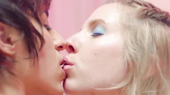 Gia Green, Jane Jones - Hazme las Uñas (2021)