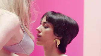Gia Green, Jane Jones - Hazme las Uñas (2021)