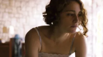 Ariane Labed, Ada Condeescu - Love Island (Otok ljubavi) (2014)