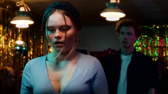 Andrea Heick Gadeberg, Fie Petersen - Pretty Young Thing (Smuk) (2022)