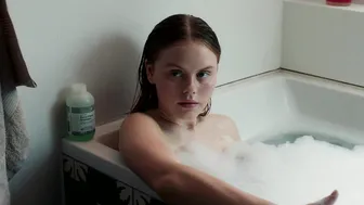 Andrea Heick Gadeberg, Fie Petersen - Pretty Young Thing (Smuk) (2022)