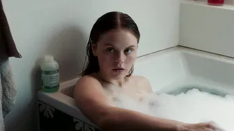 Andrea Heick Gadeberg, Fie Petersen - Pretty Young Thing (Smuk) (2022)