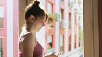 Diana Gomez, Silma Lopez, Paula Malia, Julia Roca, Teresa Riott, Dominga Bofill - Valeria s01e01-04 (2020)