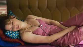 Diana Gomez, Silma Lopez, Paula Malia, Julia Roca, Teresa Riott, Dominga Bofill - Valeria s01e01-04 (2020)