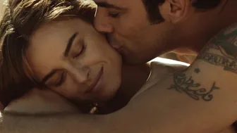 Kasia Smutniak, Carolina Crescentini – Allacciate le cinture (2014)
