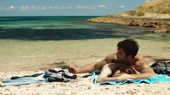 Kasia Smutniak, Carolina Crescentini – Allacciate le cinture (2014)