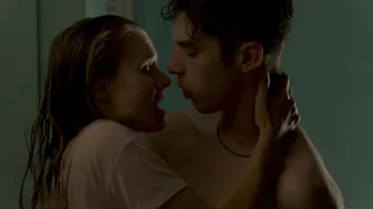 Kristen Bell – The Lifeguard (2013)