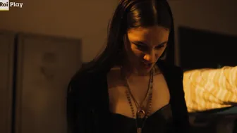 Valentina Romani, Maria Esposito, Serena de Ferrari - Mare Fuori s0 e01e03e06 (2023)