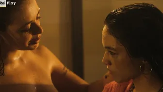 Valentina Romani, Maria Esposito, Serena de Ferrari - Mare Fuori s0 e01e03e06 (2023)